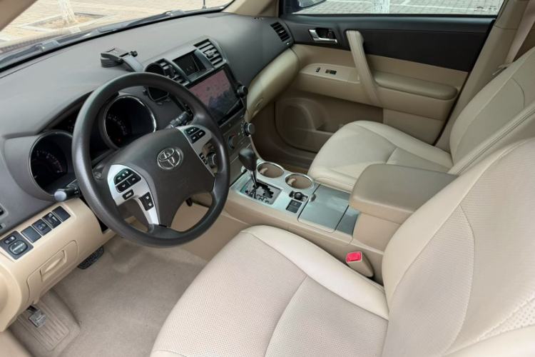 Used Toyota Highlander 2012 2.7L 2WD 5-Seater Elite Edition Interior 3