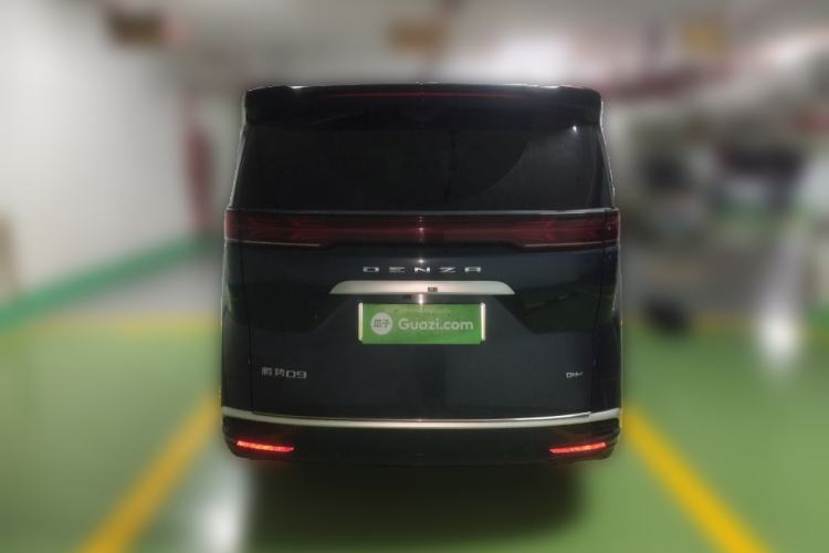 Used Denza D9 2022 DM-i 1040 Prestige Model
