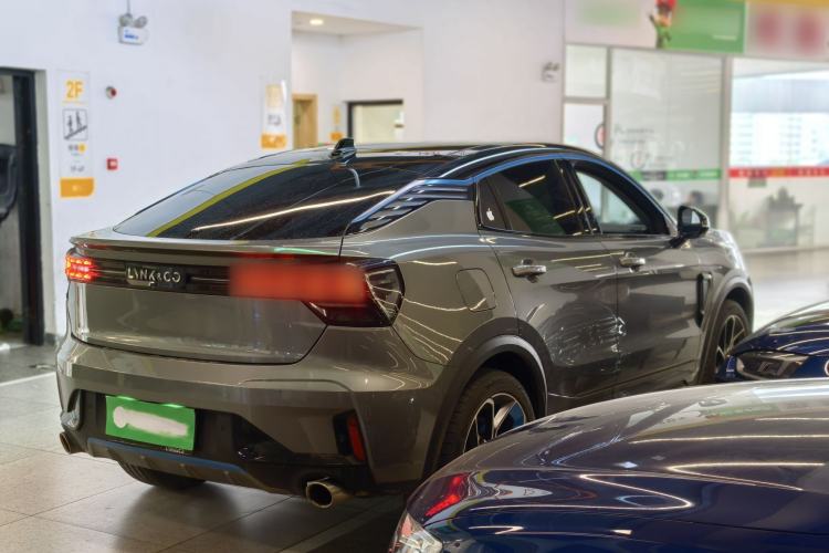 Used Lynk & Co 05 2022 2.0T Two-Wheel Drive Shine Halo Exterior 3