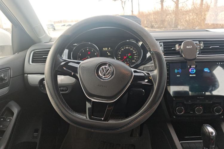 Used Volkswagen Sagitar 2015 230TSI Automatic Comfort Version