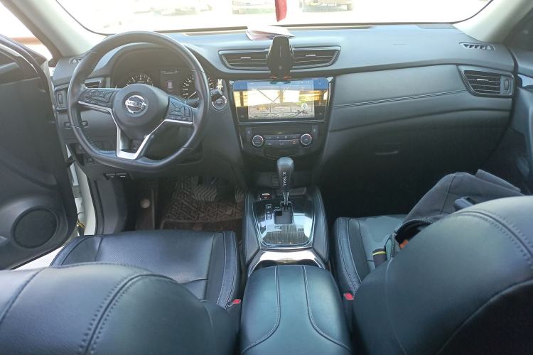 Used Nissan X-Trail 2019 2.0L CVT Smart Connect Comfort Edition 2WD Center Console