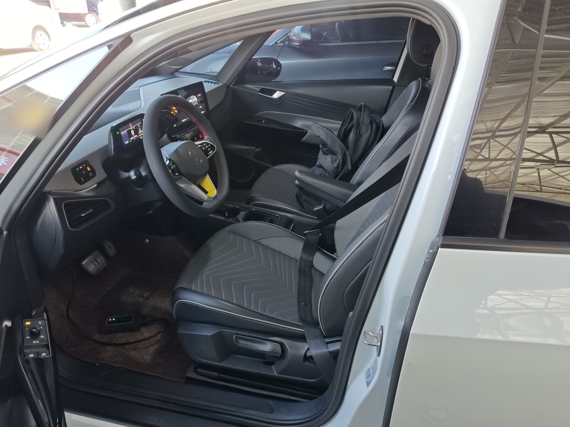 Переднее сиденье в автомобиле