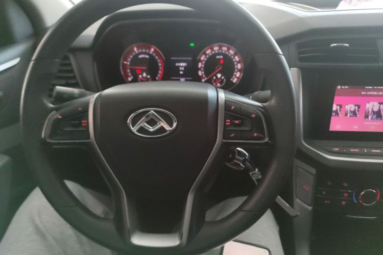 Used SAIC MAXUS T70 2019 2.0T Diesel Manual Two-Wheel Drive Comfort Version with Long Body and High Ground Clearance
