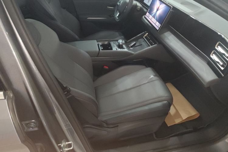 Used BYD Qin L 2025 DM-i Smart Drive 120KM Leading Model
