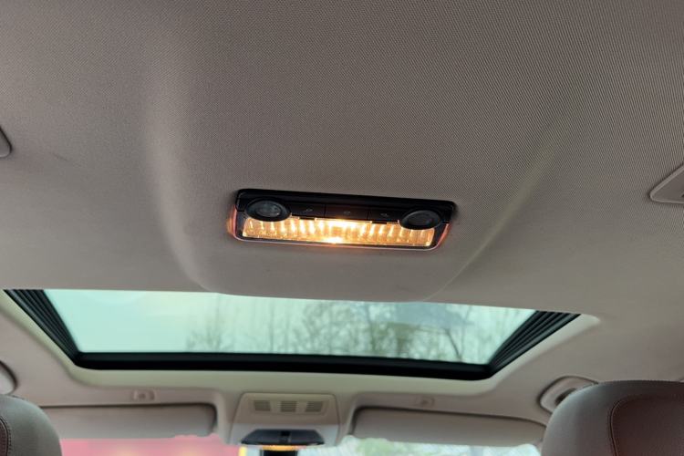 Used BMW 5 Series 2014 520Li Elegant Model
