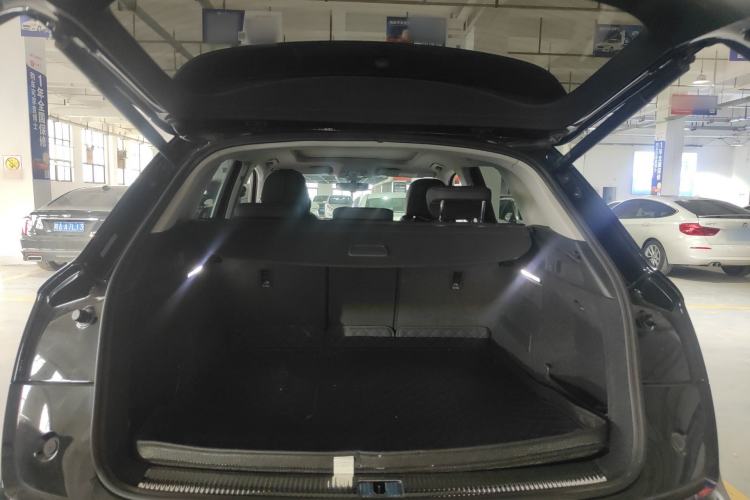 Used Audi Q5L 2022 40T Fashionable and Elegant Model Trunk