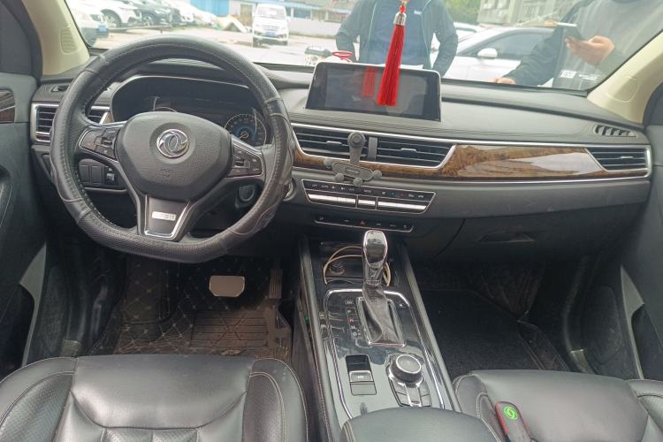 Used Dongfeng Fengon 580 2017 1.5T CVT Smart Style Model Center Console