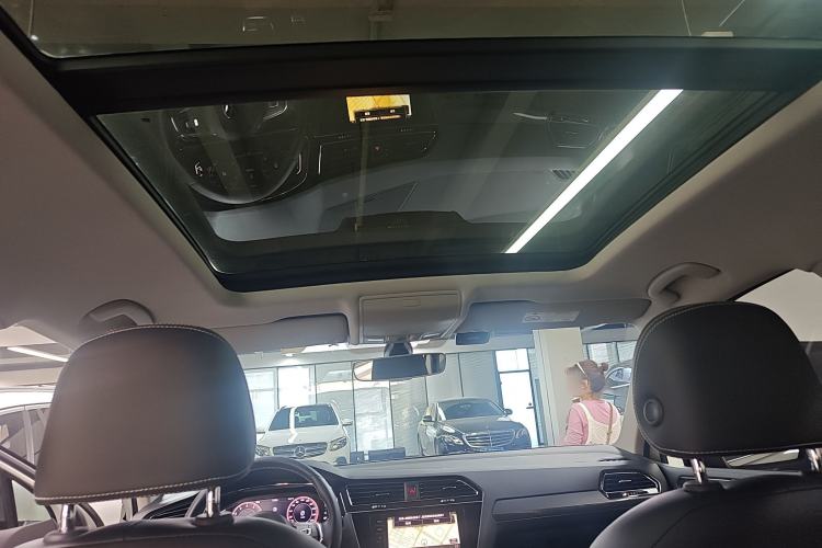 Used Volkswagen Tiguan L 2021 330TSI Automatic Two-Wheel Drive R-Line Flagship Edition
