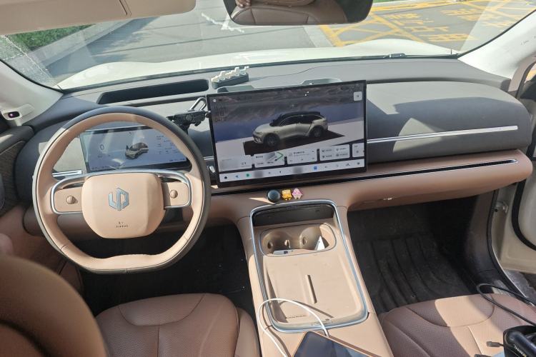 Used Leapmotor C11 2026 Range-Extended 300 LiDAR Prestige Edition Center Console