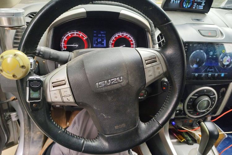 Used Isuzu mu-X 2017 3.0T Four-Wheel Drive Automatic Luxury 7-Seater China V Emission Standard
