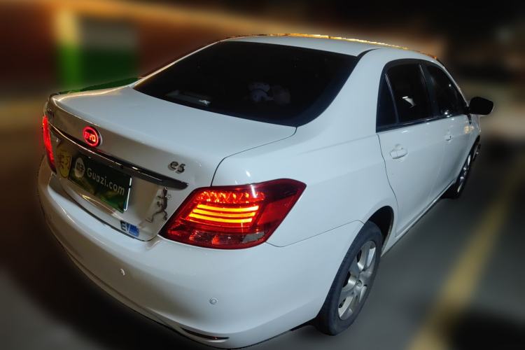 Used BYD e5 2016 300 Luxury Edition Rear Right 45 Deg