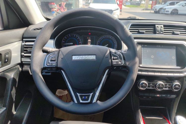 Used Haval H2 2018 Chuanxiang Edition Blue Badge 1.5T Manual Two-Wheel Drive Fashionable Model