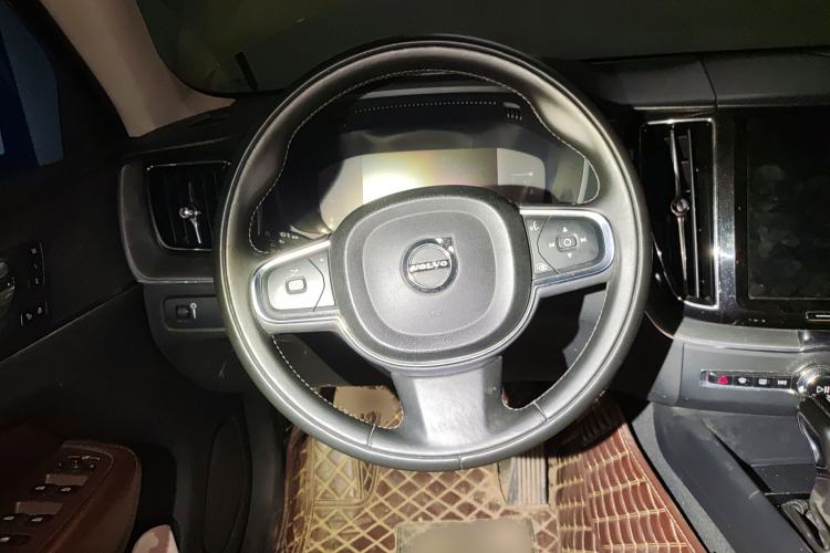 Used Volvo XC60 2019 T5 4x4 Smart Edition China V Standard Steering Wheel