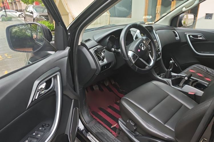 Used JMC Yusheng S350 2013 2.4T Manual Two-Wheel Drive Diesel Luxury 7-Seater Interior 3