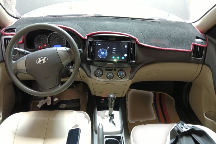 Used Hyundai Celesta 2015 1.6L Automatic Comfort Model Center Console