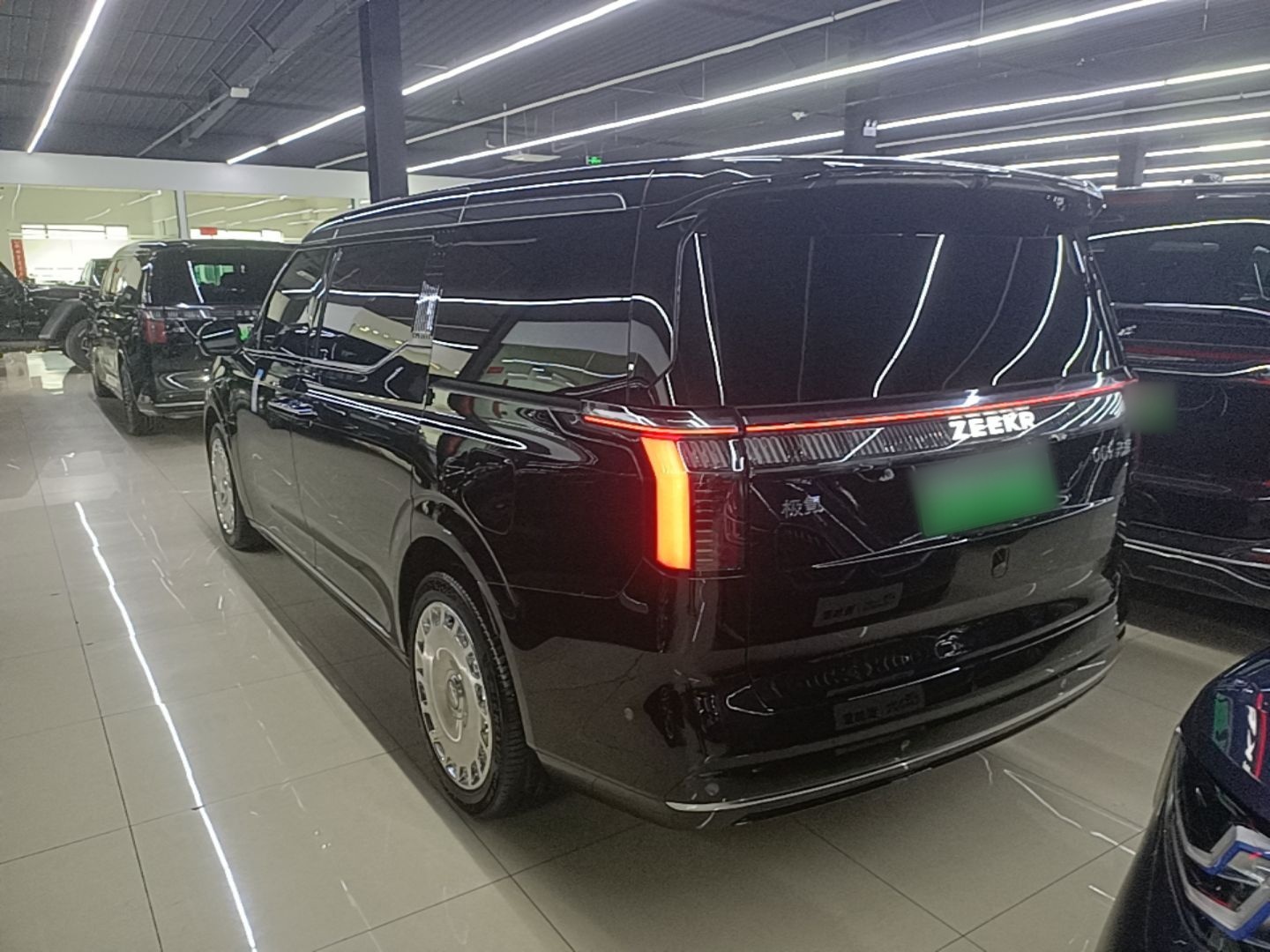 Zeekr 009 2024 GAC Trumpchi — снимка 4
