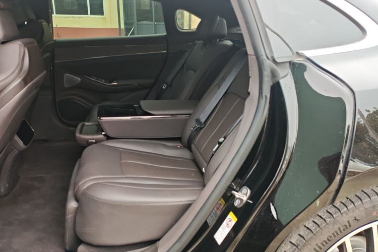 Used Denza Z9 2024 1100 km All-Wheel-Drive Ultra Version
