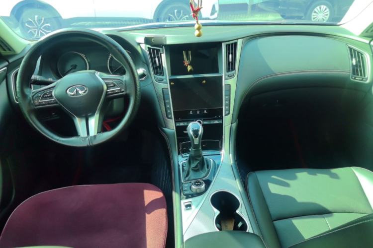 Used Infiniti Q50L 2021 2.0T Enjoyment Edition Center Console
