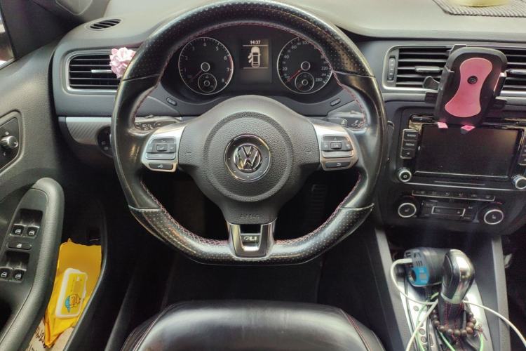 Used Volkswagen Sagitar 2013 2.0 TSI GLI Steering Wheel