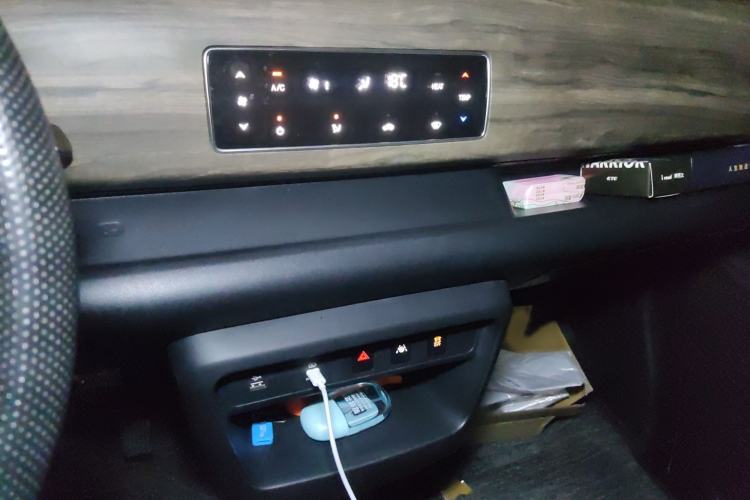 Used Ruichi EC75 2025 Model Passenger Vehicle Smart Driving Ultra-Charging Edition, Pioneer Type I, 52.16 kWh
