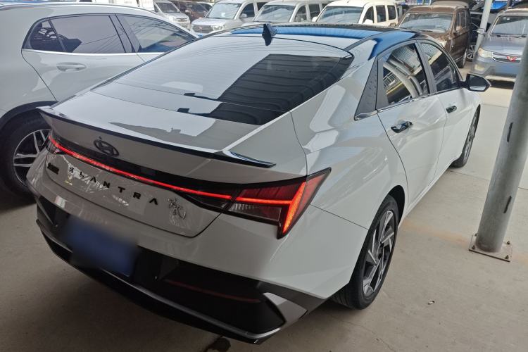 Used Hyundai Elantra 2023 1.5L CVT LUX Prestige Edition Rear Right 45 Deg