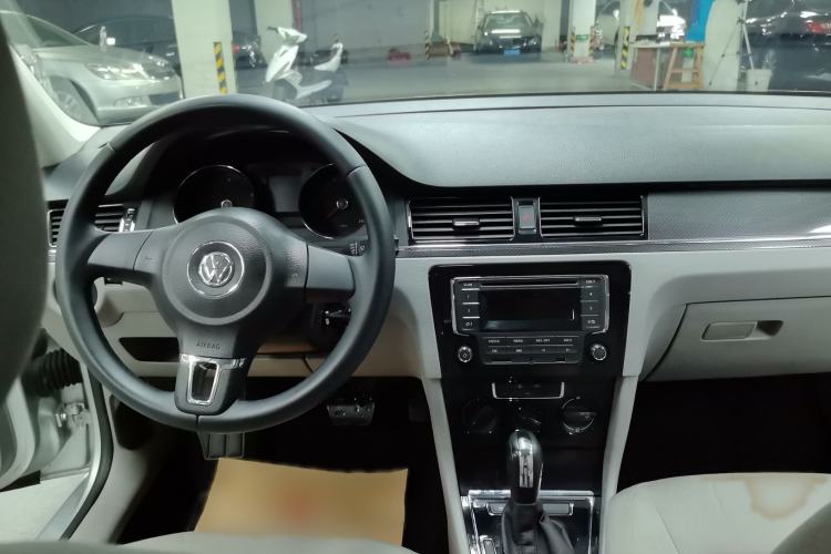 Used Volkswagen Bora 2014 1.6L Automatic Fashion Model Interior 3