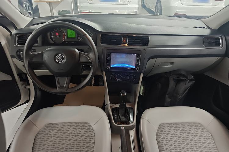 Used Skoda Rapid 2016 1.6L Automatic Chuanxing Edition Center Console