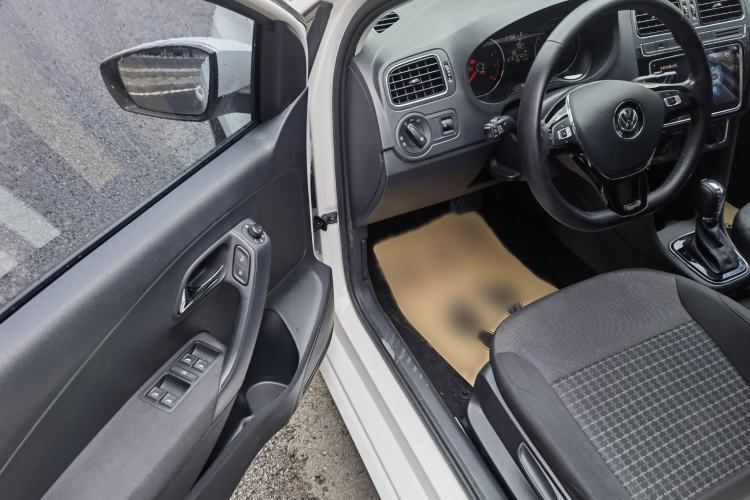 Used Volkswagen Polo 2016 1.6L Automatic Comfort Model Interior 2