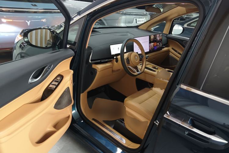 Used VOYAH Dream 2025 PHEV Four-Wheel-Drive Flagship Kunpeng Edition Driver Seat