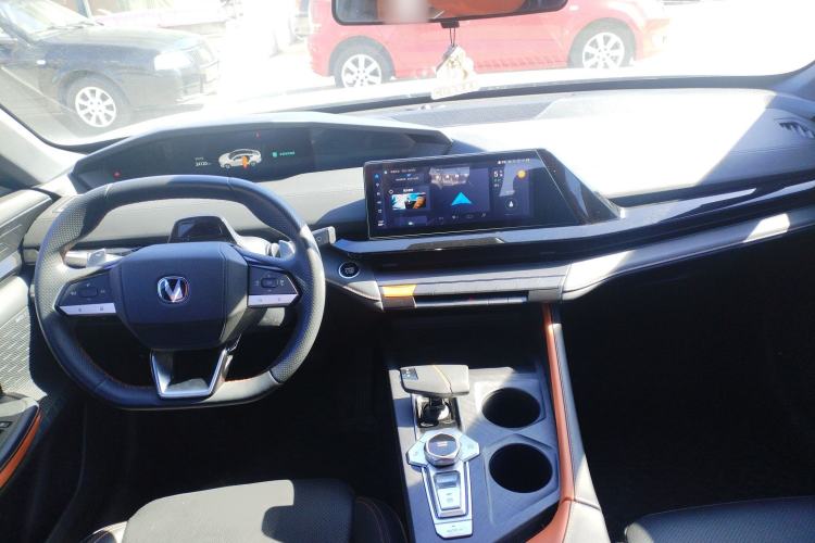 Used CHANGAN UNI-V 2022 1.5T Prestige Version Center Console
