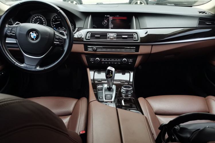 Used BMW 5 Series 2014 535Li Leading Model Center Console