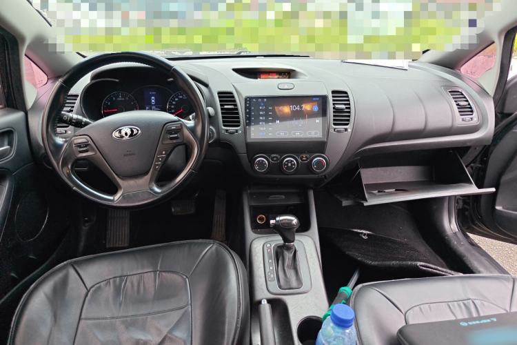 Used Kia K3 2015 1.6L Automatic GLS Center Console