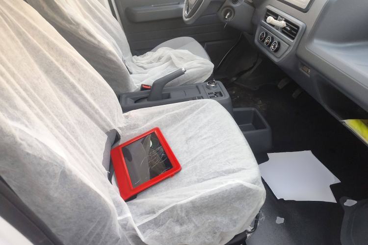 Used Wuling Yangguang 2024 300KM Comfort Version Passenger Van 75kW