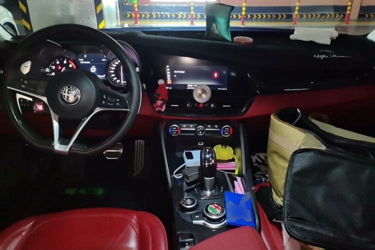 Used Alfa Romeo Giulia 2017 2.0T 200HP Luxury Edition
