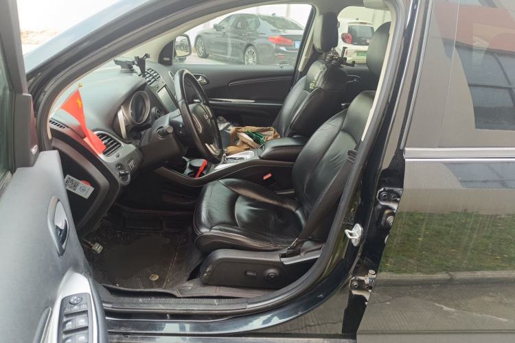 Used Dodge Journey 2013 2.4L Two-Wheel Drive Luxury Version
