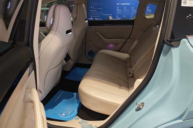 Used Hima Luxeed R7 2024 All-Electric 802 km Max Left Rear Seat