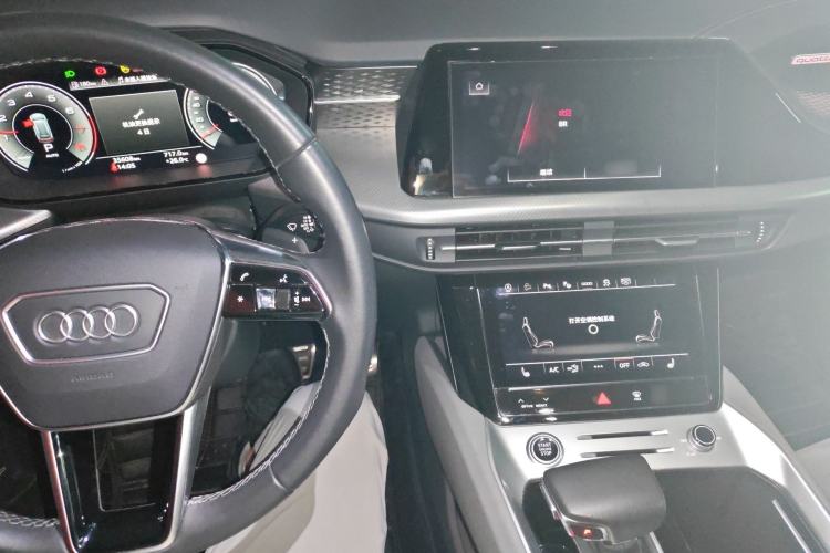 Used Audi Q6 2023 45 TFSI quattro Qiyun Edition Flying Rider Package Center Console