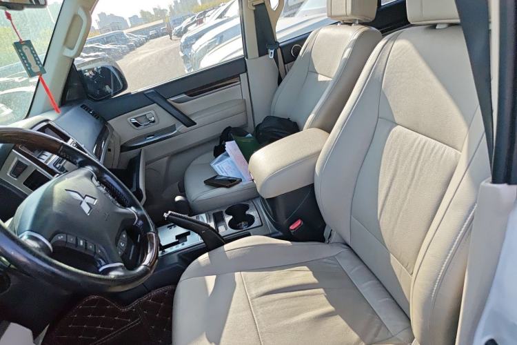 Used Mitsubishi Pajero  Left Front Seat