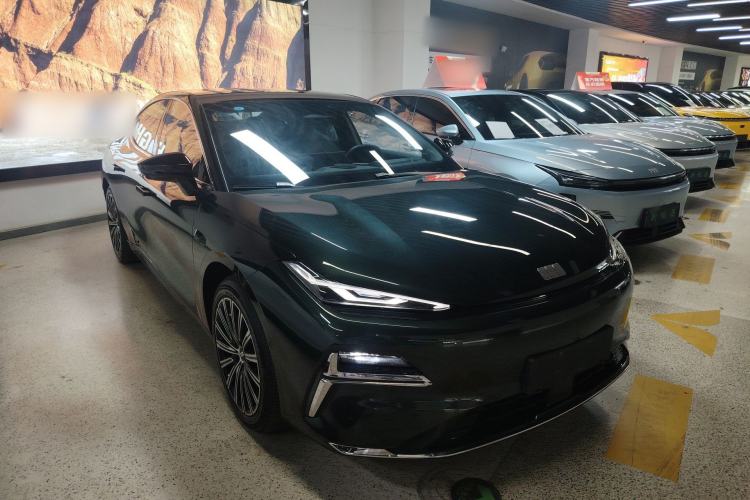 Used Geely Galaxy 8 2025 130km EM-i Flagship Edition Front Right 45 Deg