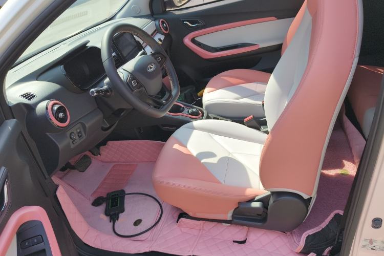 Used Chery QQ Little Ant 2022 Sweet Pink Edition Half-Sugar Version Lithium Iron Phosphate 29.2 kWh 30 kW 301 km
