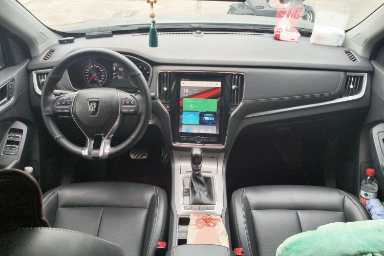 Used Roewe RX5 2016 20T Two-Wheel Drive Automatic Internet Smart Edition Center Console