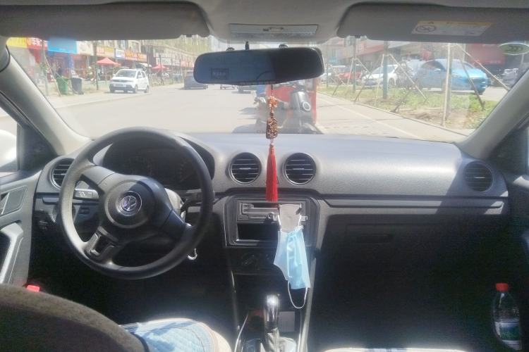 Used Volkswagen Jetta 2015 1.6L Automatic Fashion Model Center Console