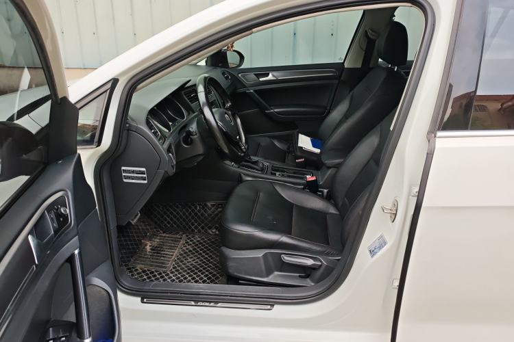 Used Volkswagen Golf 2017 1.6L Automatic Comfort Million-Vehicle Anniversary Edition Left Front Seat