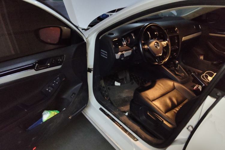 Used Volkswagen Sagitar 2015 1.6L Automatic Comfort Model Driver Seat