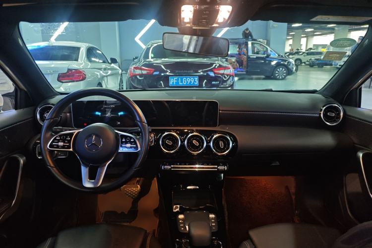 Used Mercedes-Benz A-Class 2019 A 200 Dynamic Edition Center Console