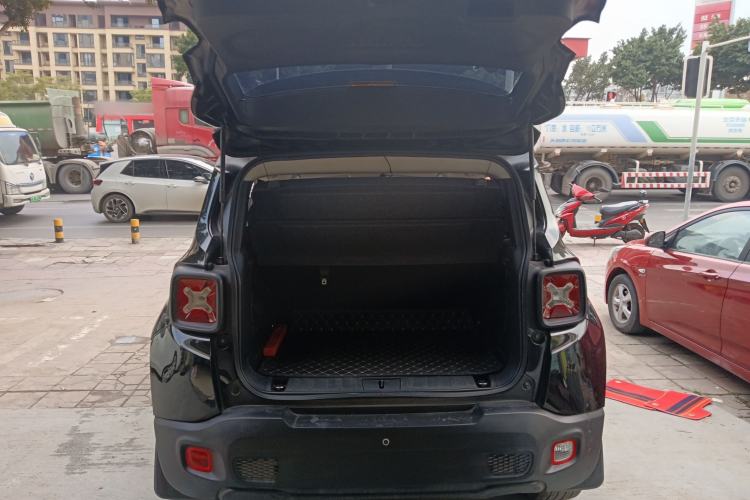 Used Jeep Renegade 2016 1.4T Automatic Kinetic Edition Trunk