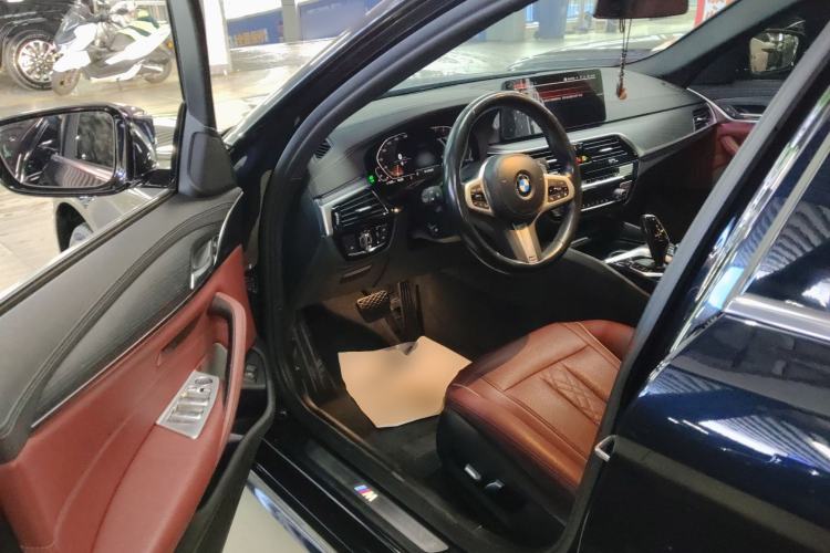 Used BMW 5 Series 2022 Restyled 530Li Leading Edition M Sport Package Driver Seat