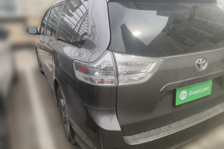 Used Toyota SIENNA 2018 3.5L 2WD Limited 7-Seater Canadian Version
