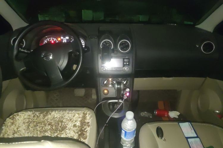 Used Nissan Qashqai 2011 2.0 XL Fire CVT 2WD Center Console