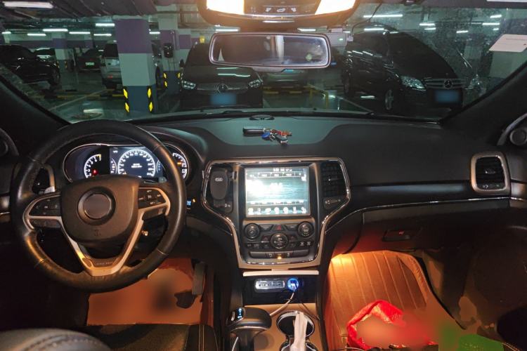 Used Jeep Grand Cherokee 2014 3.6L Elite Navigation Edition Center Console